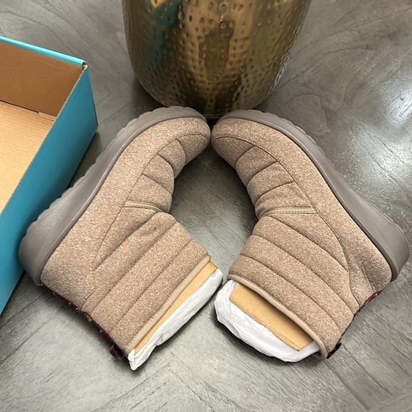 BZees Glacier Bootie (Wide) - Picture 8 of 14